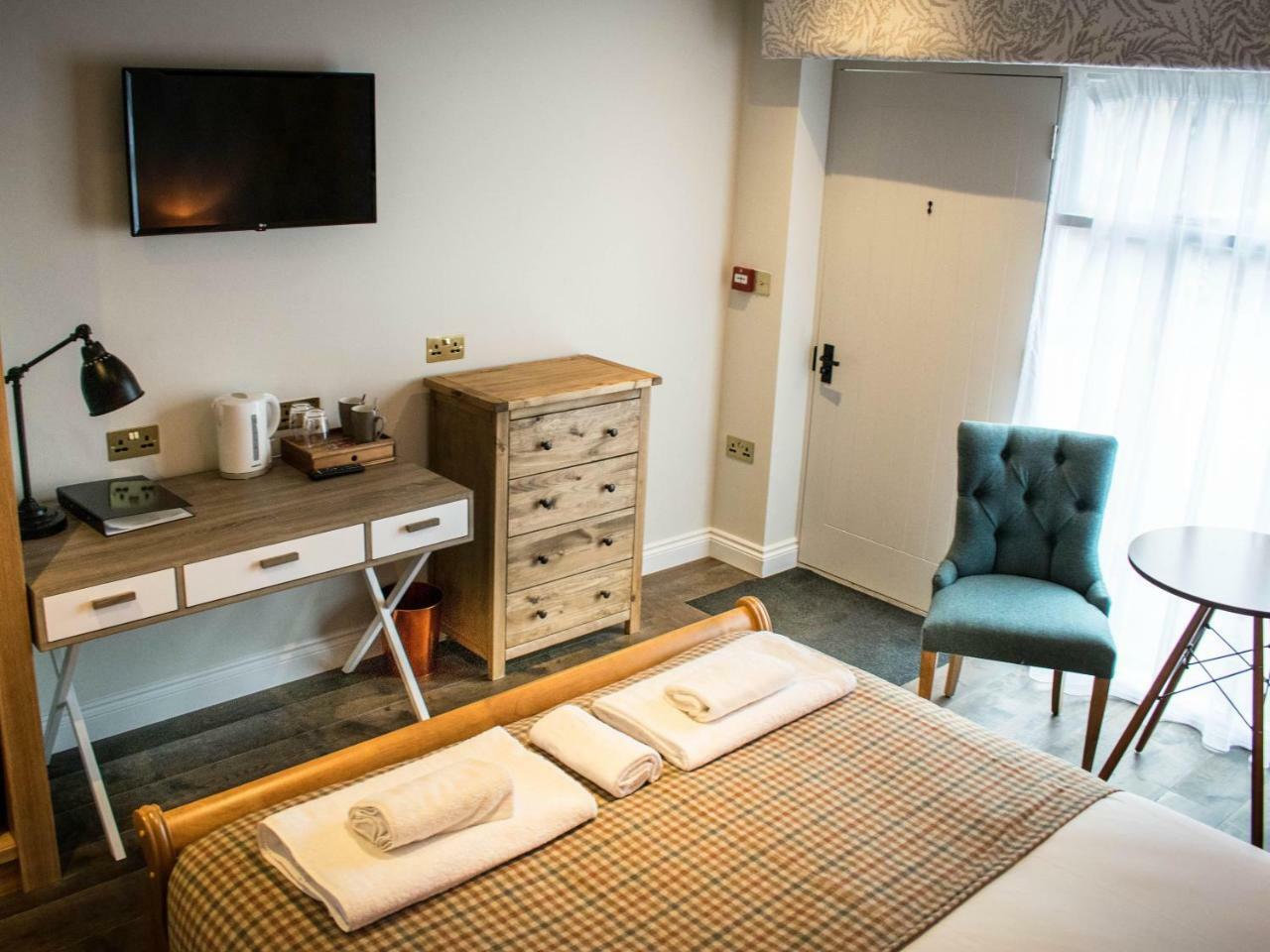 リミントン The Walhampton Arms Bed & Breakfast エクステリア 写真